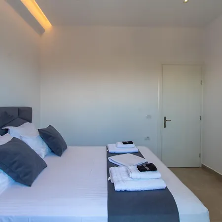 Kensly Apartment Ksamil